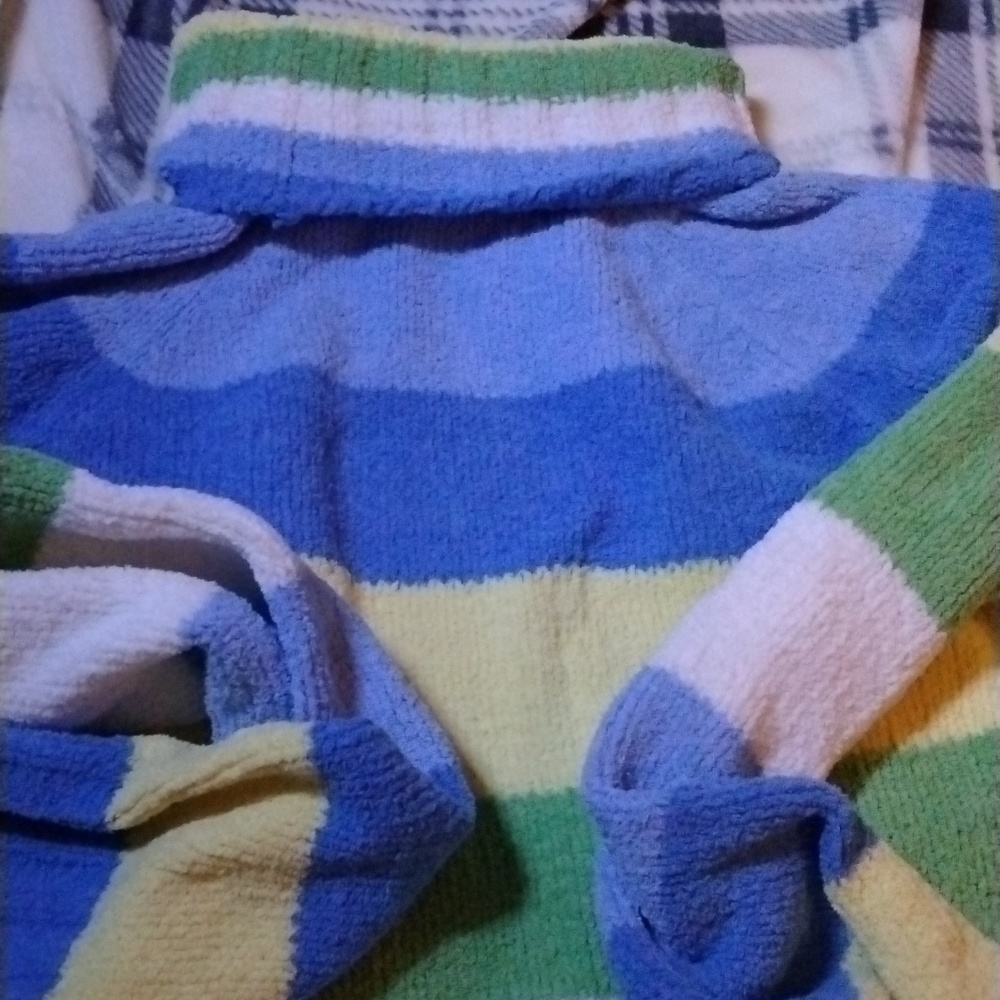 Colorful turtle neck sweater, energies, XG